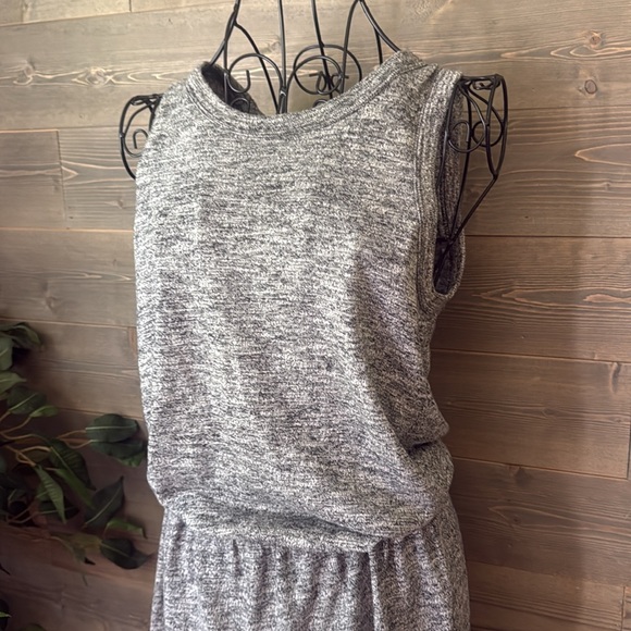 Banana republic, black, and white heathered sleeveless dress - Picture 2 of 3